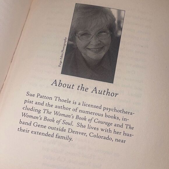 The Woman's Book of Confidence Meditations For Strength And Inspiration - Picture 5 of 5